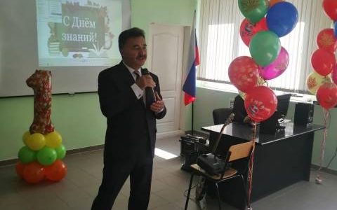 Проведение торжественной линейки, посвященной празднованию Дня знаний