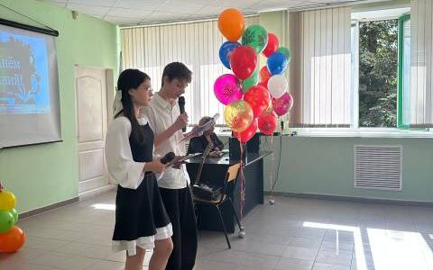 Проведение торжественной линейки, посвященной празднованию Дня знаний