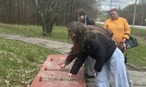 Реквием памяти «Возложение цветов к памятному кресту Жертвам геноцида XX века»